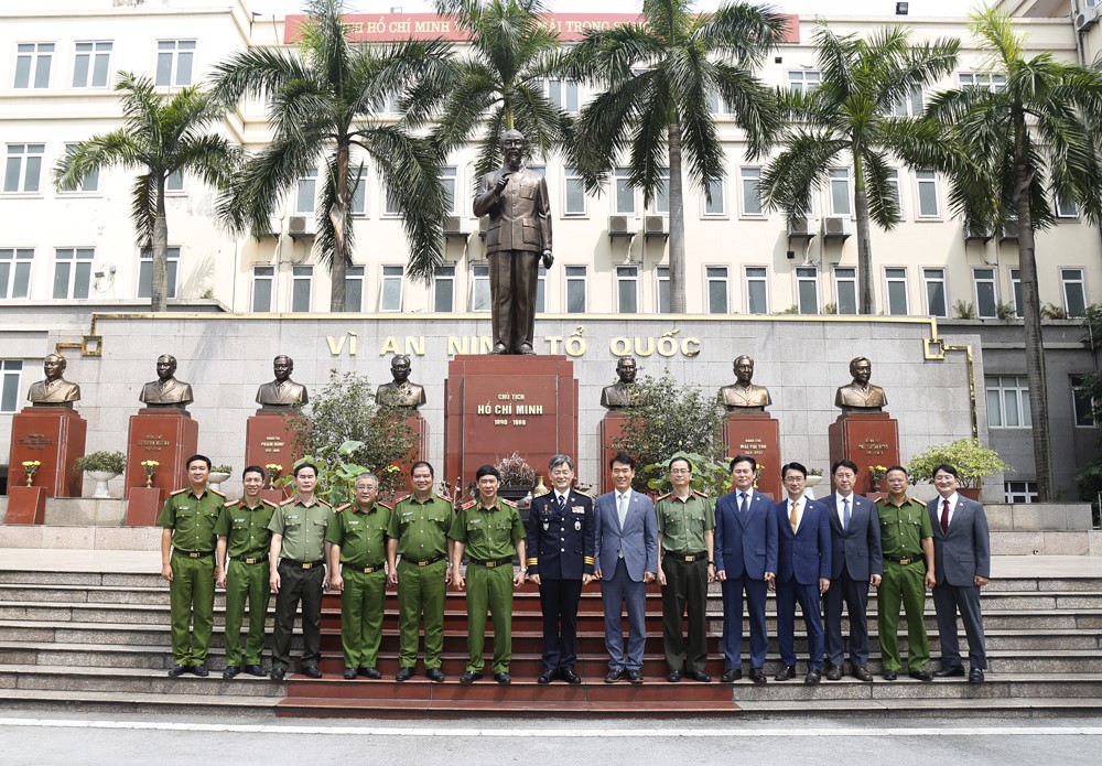 Police Commissioner General of Korean National Police Agency Director Pays Official Visit to People’s Police Academy of Vietnam